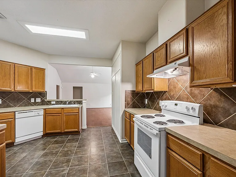 15519 Hickory Dale St — Photo 3
