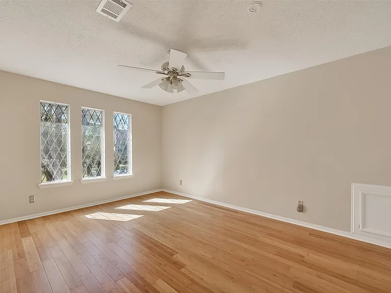 11302 Hylander Dr — Photo 35