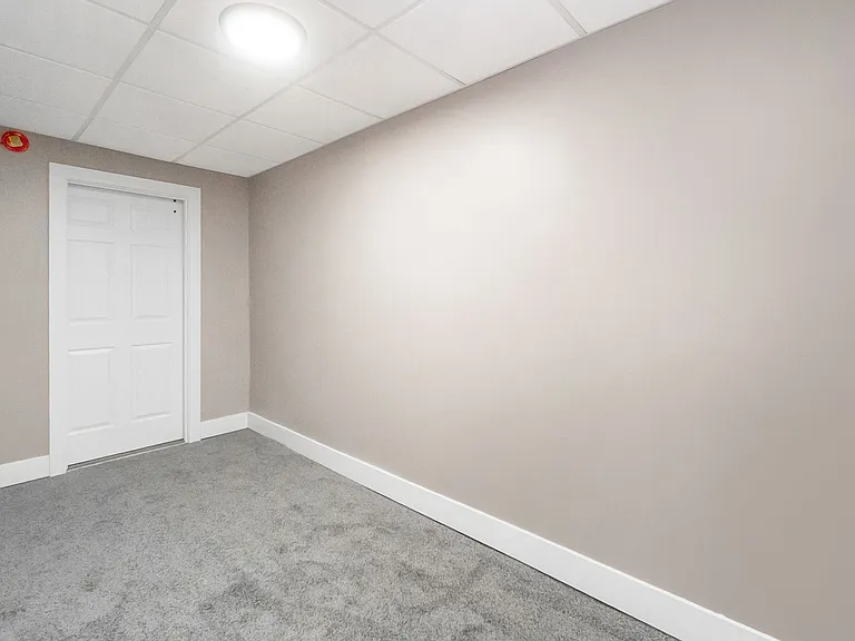 2269 Pennsylvania Ave — Photo 25