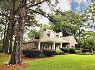 100 Pleasant Lakes Dr, Terry, MS 39170