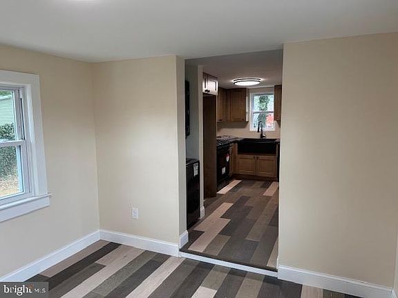 5th image of 2185 E Wheat Rd Unit D