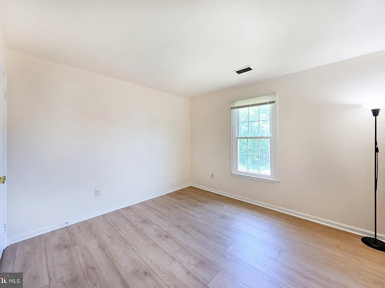 8508 Silverdale Rd — Photo 38