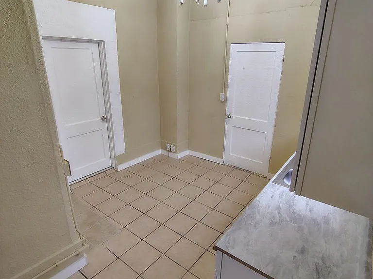 509 E Johnston Ave — Photo 12