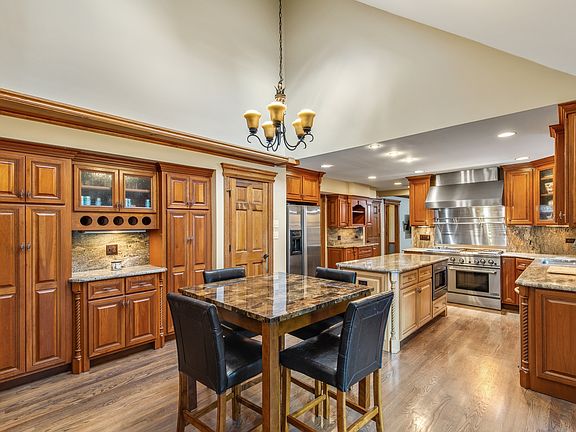 2nd image of 500 Prairie Knoll Dr