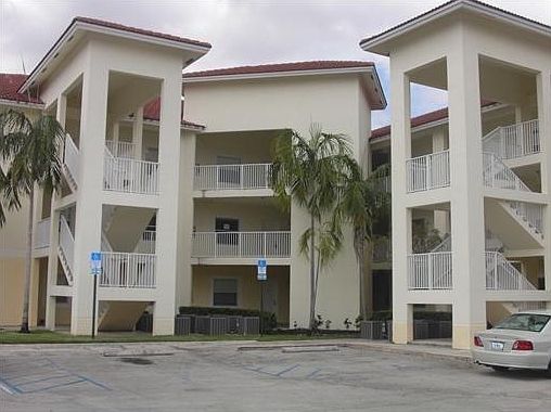 2nd image of 2941 Riverside Dr APT 203