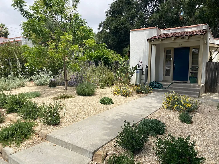 112 E Summer St — Photo 1
