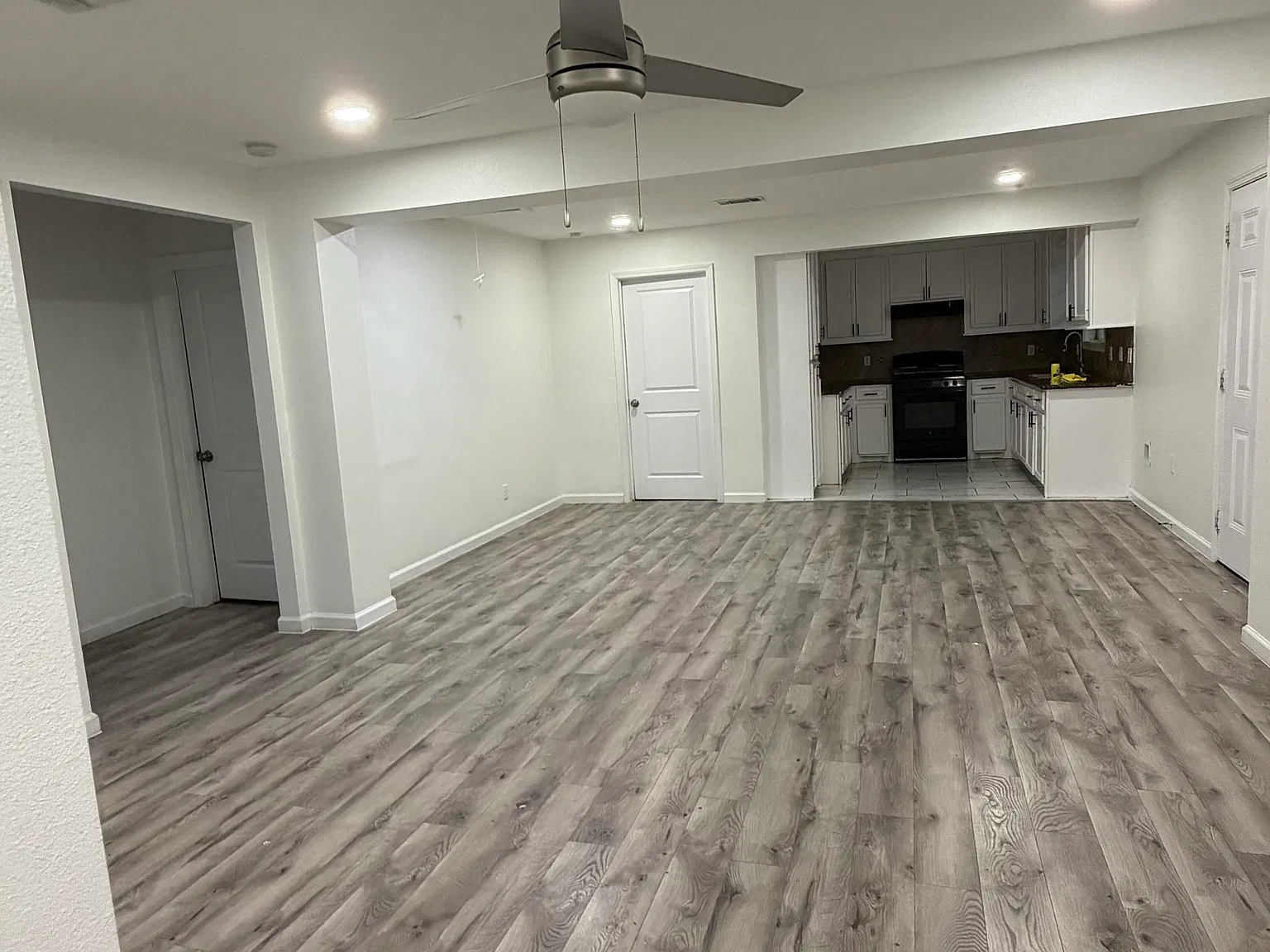 5 bed, 1084 sqft, $2,500 — Photo 2