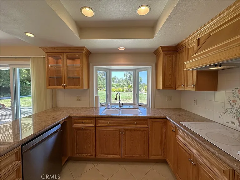 26543 Academy Dr — Photo 17