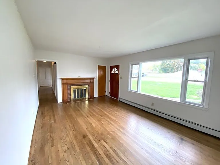 18427 Maugans Ave — Photo 5