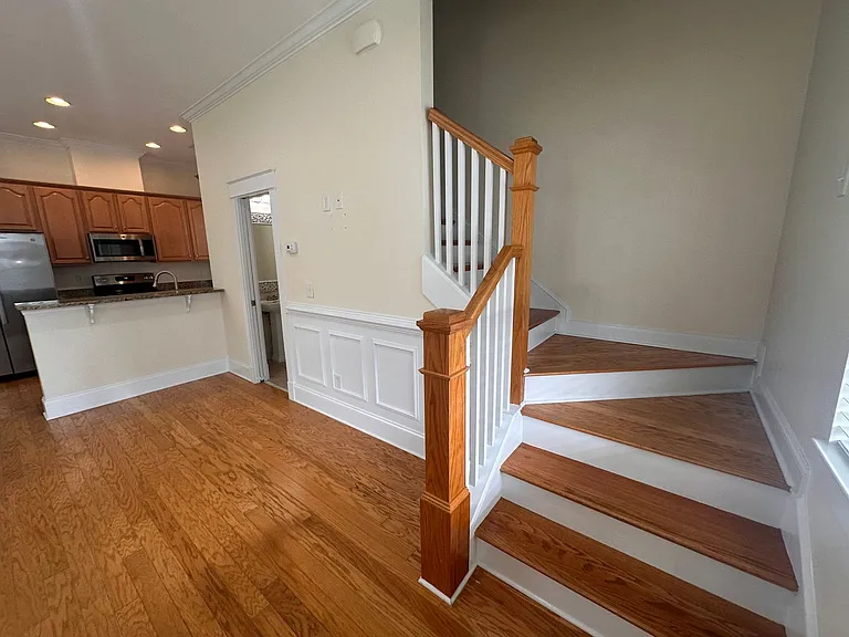 754 Murray Ave — Photo 12