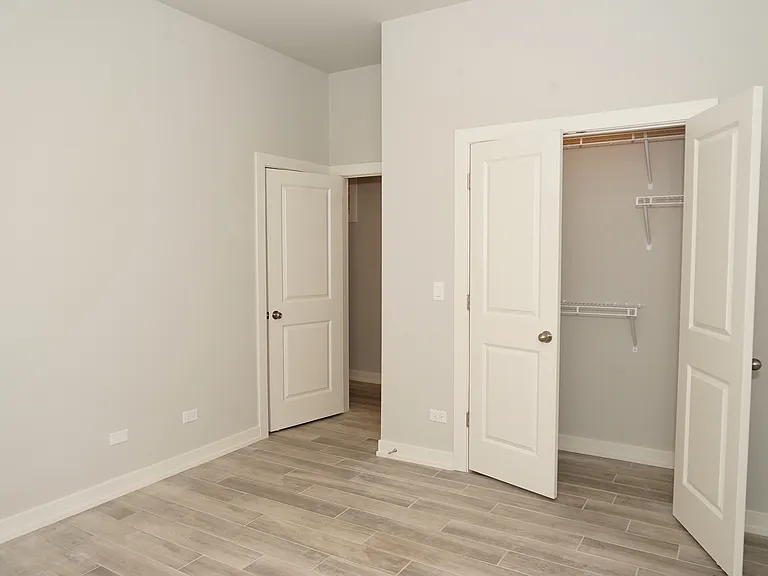 6138 S University Ave — Photo 2