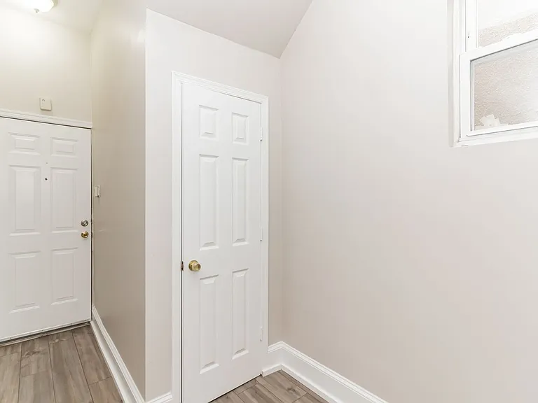 2227 Linden Ave — Photo 6