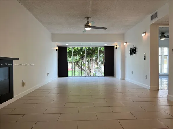 9260 Fontainebleau Blvd APT 202, Miami, FL 33172