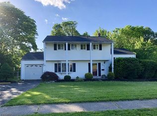 32 Patton Dr, Somerset, NJ 08873