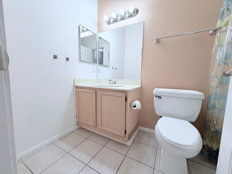 1822 N Jones Blvd — Photo 12