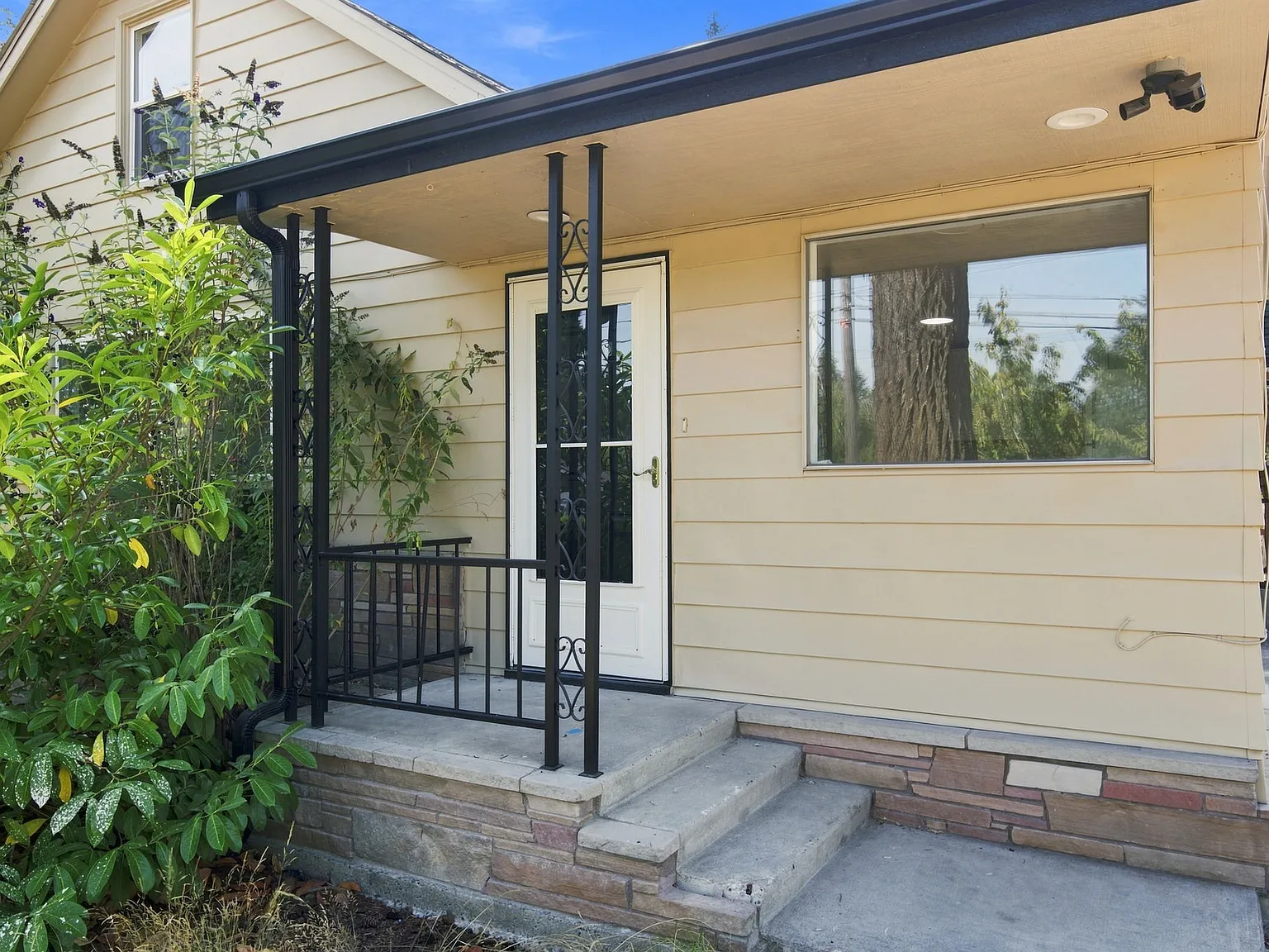 2 bed, 1272 sqft, $2,500 — Photo 2