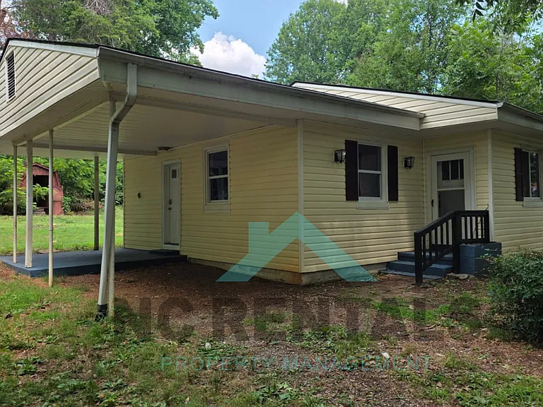 3211 Donnell St — Photo 2