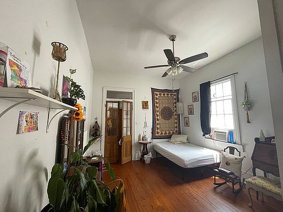 2nd image of 2337 Urquhart St
