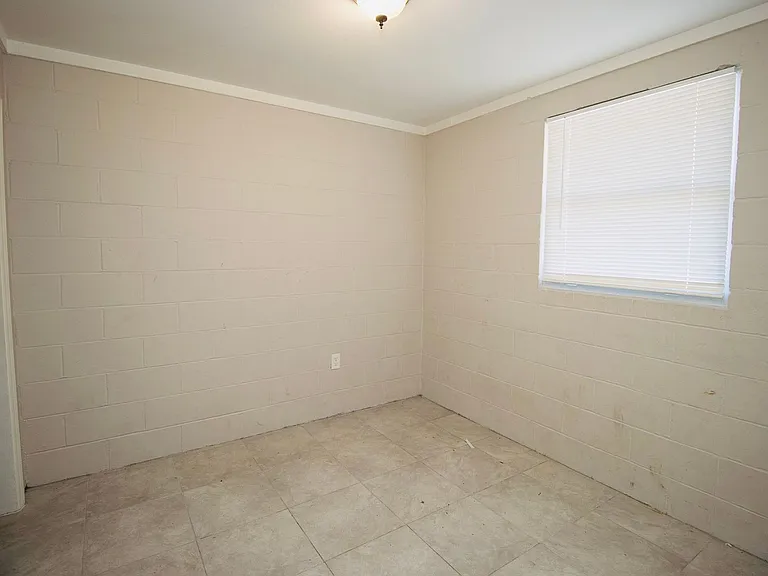 2447 Gervais St #B — Photo 14