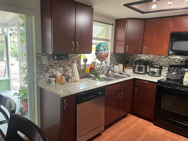 9247 Wolcott Ln — Photo 5