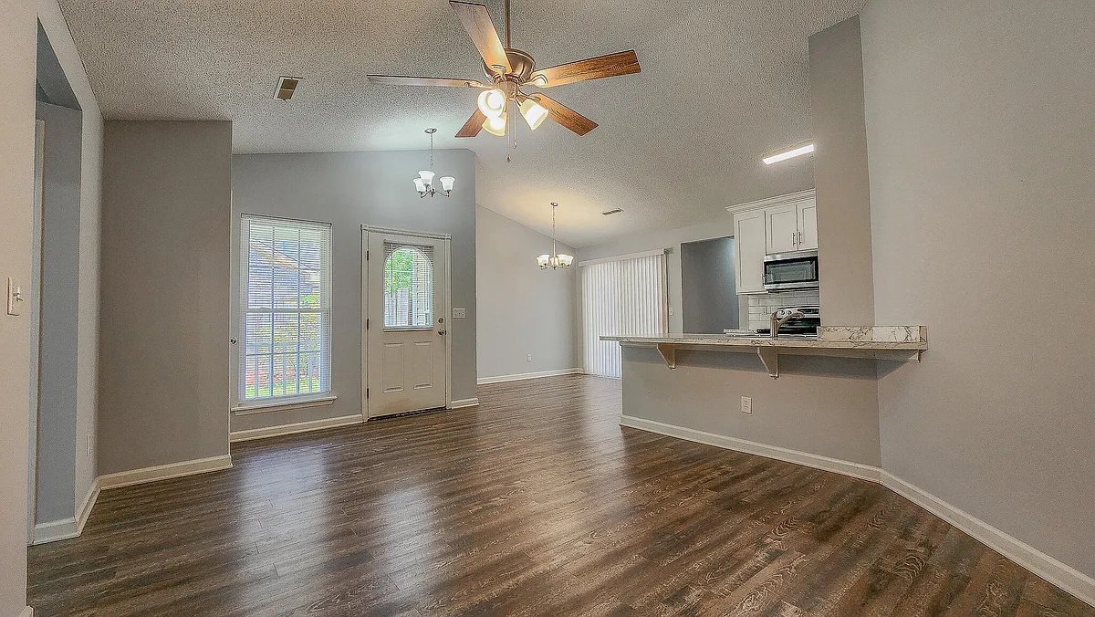 Building Photo - 9511 Raven Dr