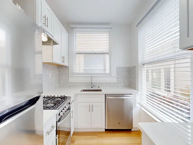1330 Union St #4 — Photo 1