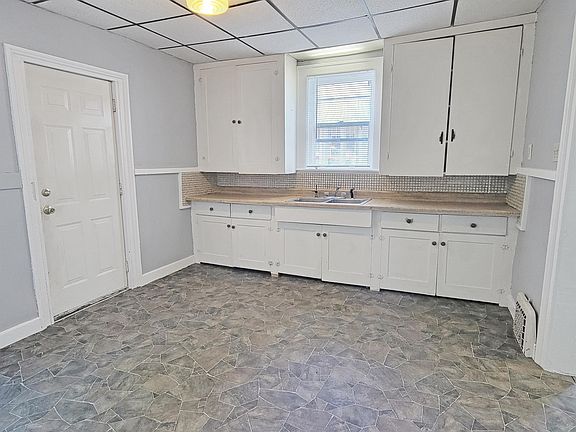 3rd image of 749 Spencer St NE
