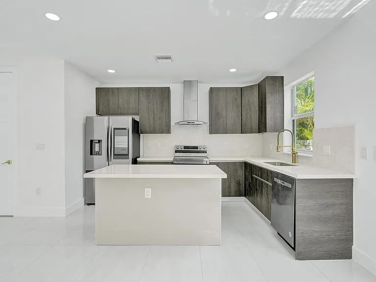 1213 W Las Olas Blvd — Photo 6