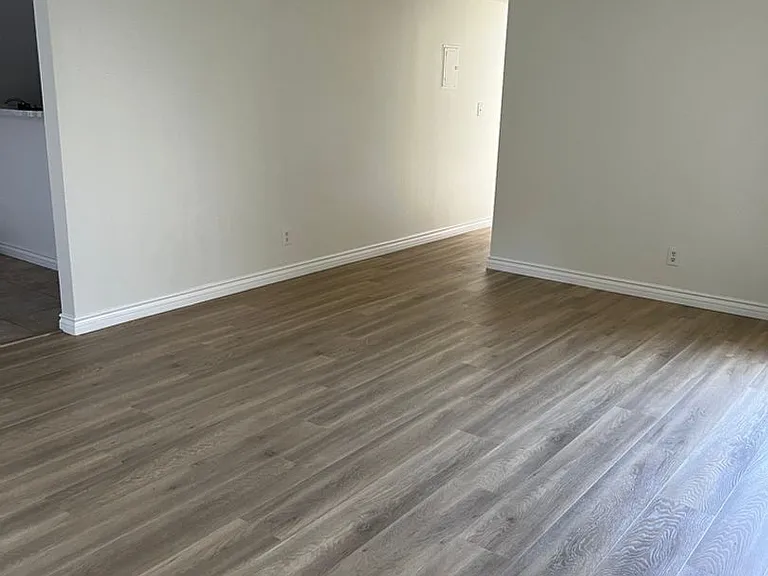 602 Cypress — Photo 3