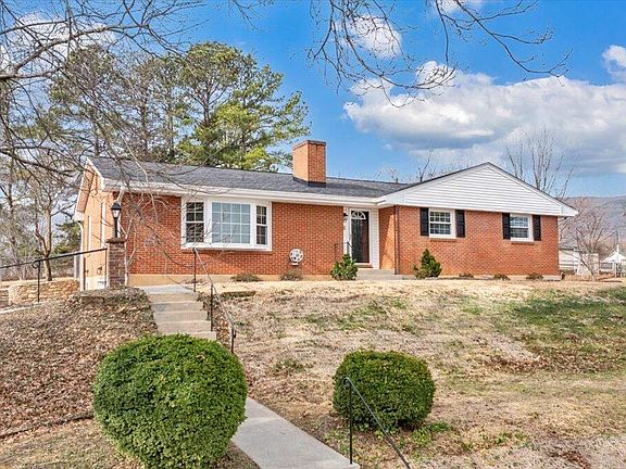 4th image of 453 Howard Dr