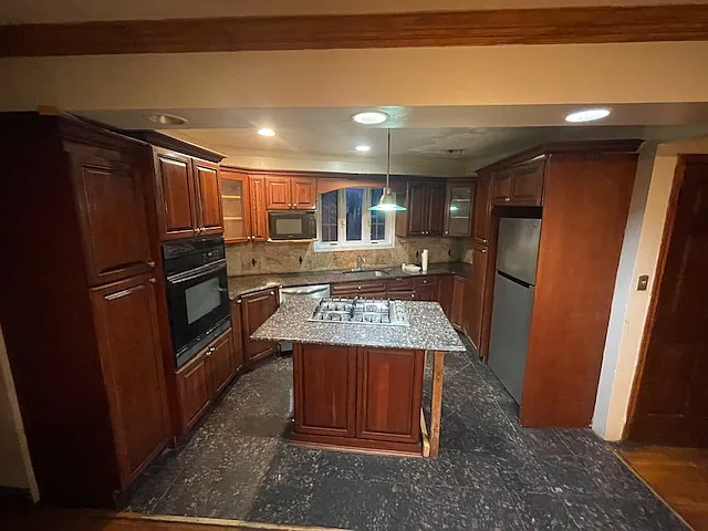 1 bed, 144 sqft, $995 — Photo 2