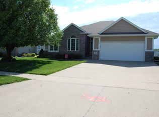 501 Baywood Ct, Sergeant Bluff, IA 51054