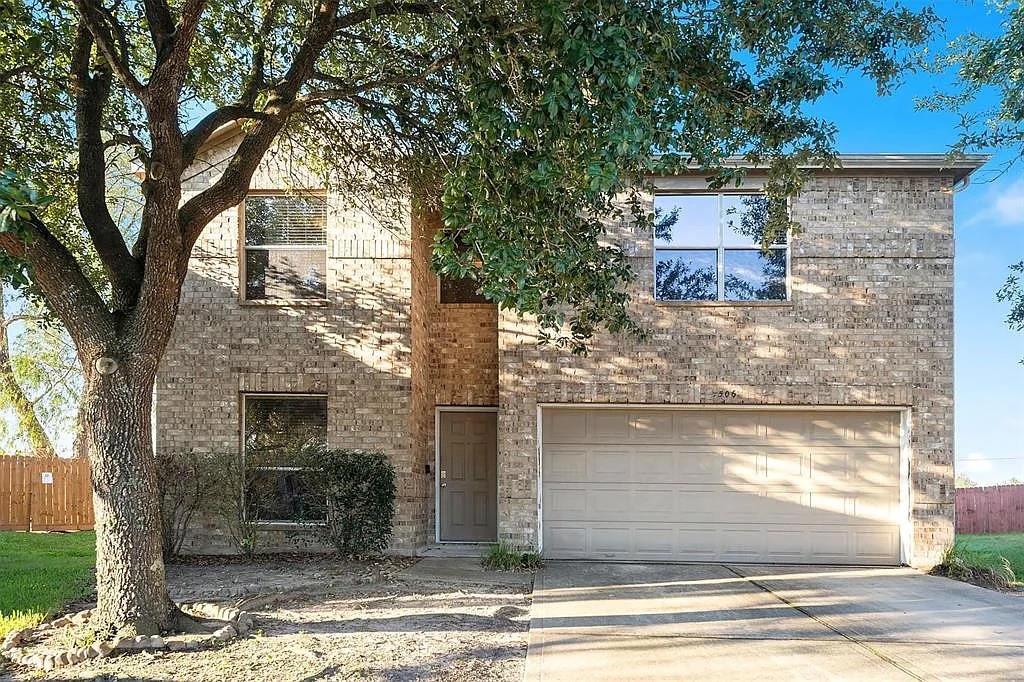 5 bed, 3.5 bath, 2900 sqft, $2,800 — Photo 1