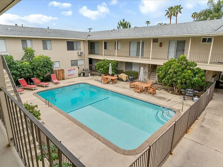 Melrose Place Apartments — Photo 6
