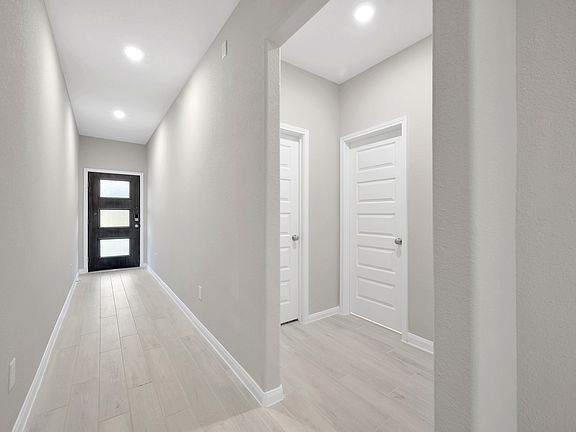 4th image of 319 Harbor Forest Ln