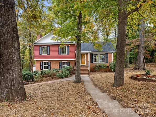 6815 Somersworth Dr, Charlotte, NC 28215