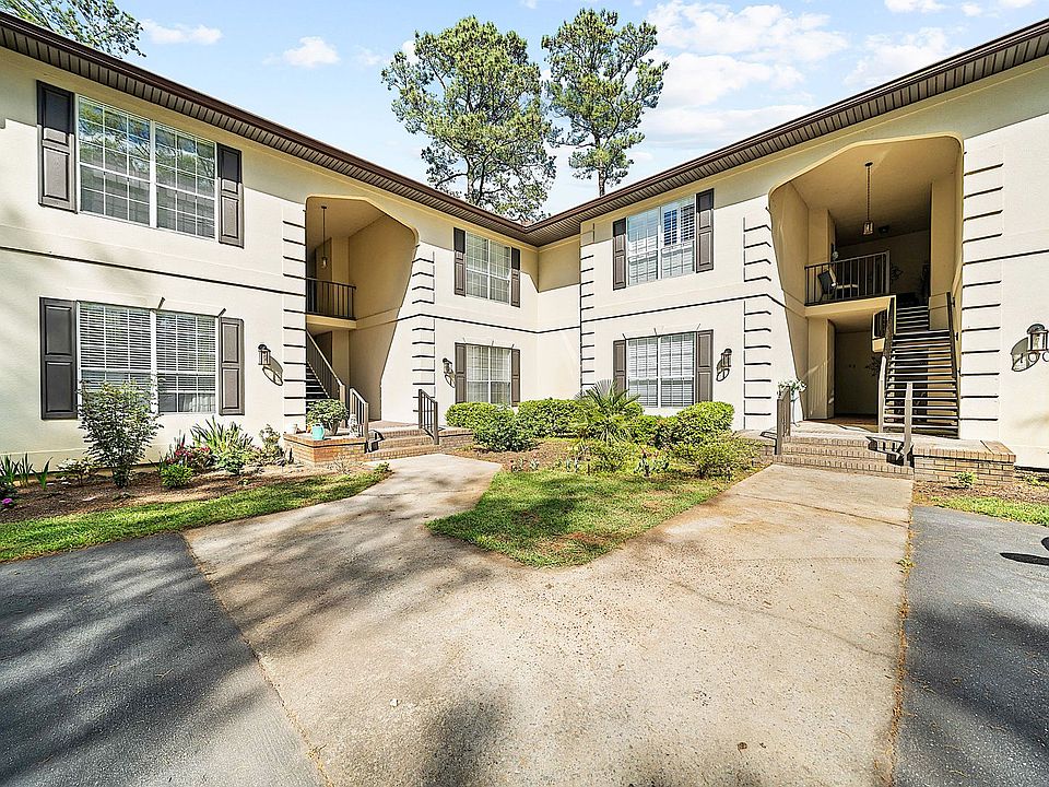 1st image of 105 Pipers Ln