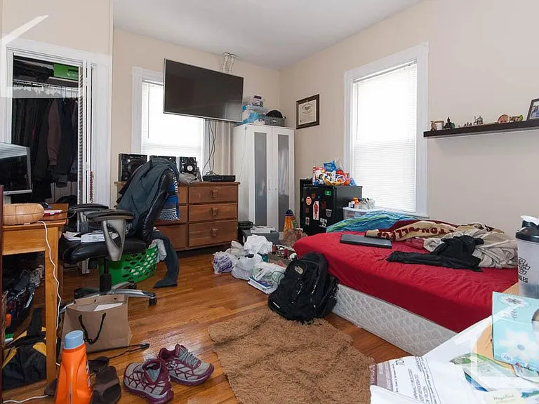 56 Falkland St #1 — Photo 4