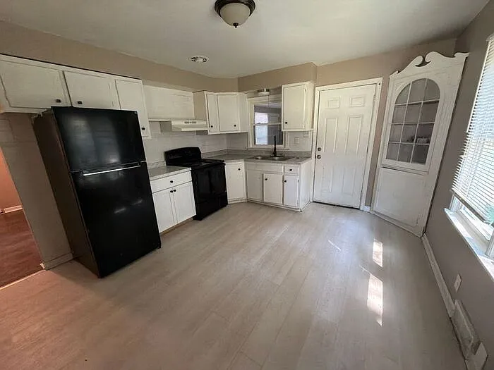 4 bed, 1.5 bath, 1210 sqft, $1,800 — Photo 4