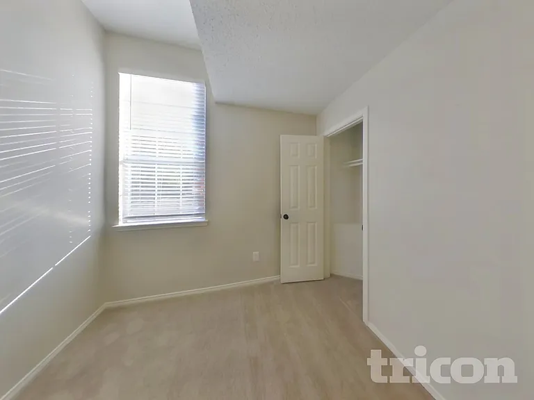 513 Valley View Dr — Photo 11