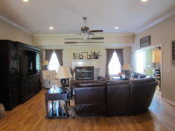 4th image of 203 Rose Hill Dr
