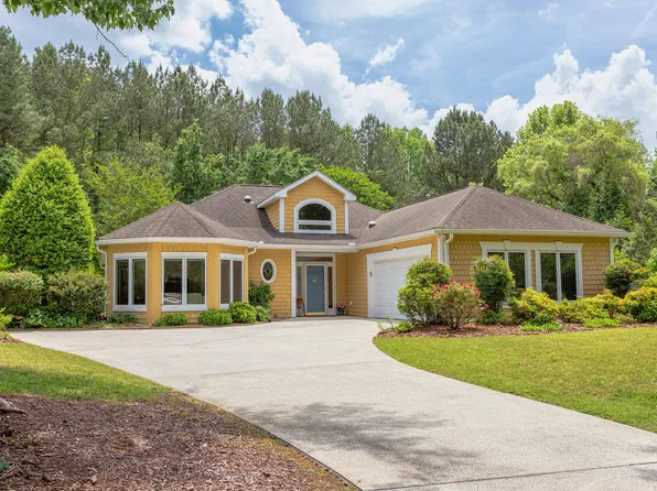 313 Helmsdale Dr, Chapel Hill, NC 27517