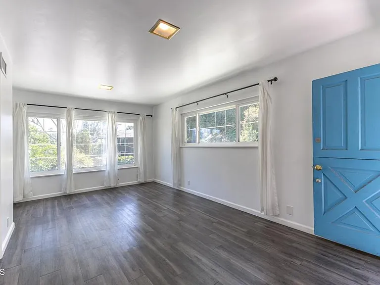 1290 Club House Dr — Photo 11