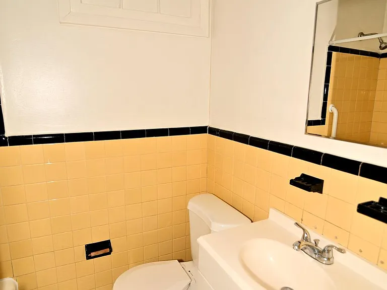 713 Hamlin St NE #1 — Photo 16