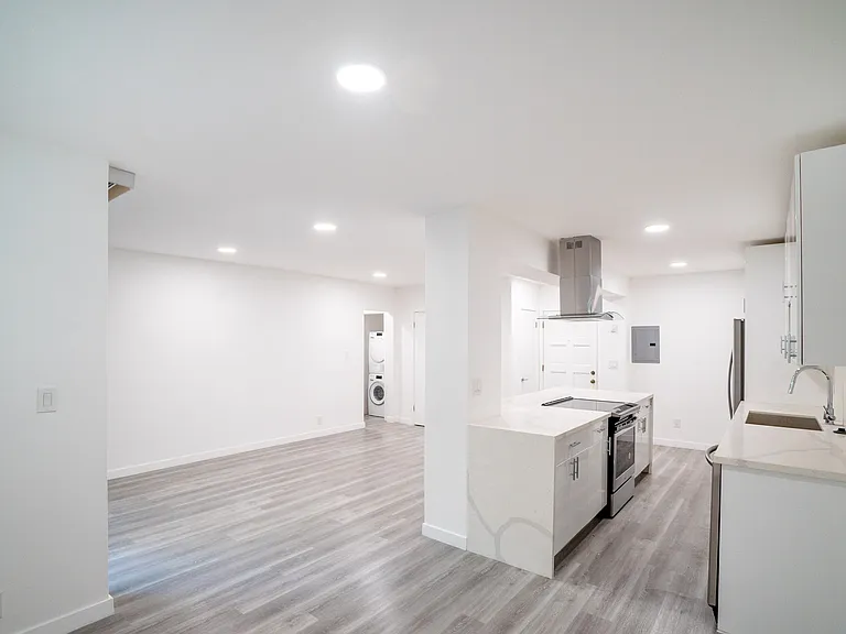 3461 Waverly Dr — Photo 8