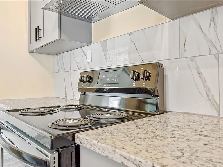 750 Hampton Rd — Photo 9