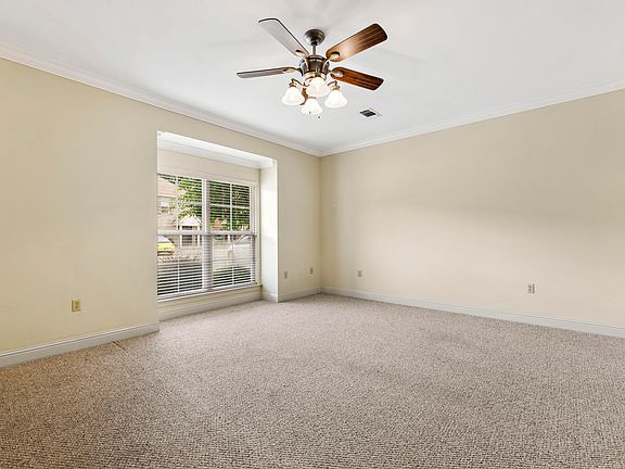 3rd image of 928 Jefferson Dr #928