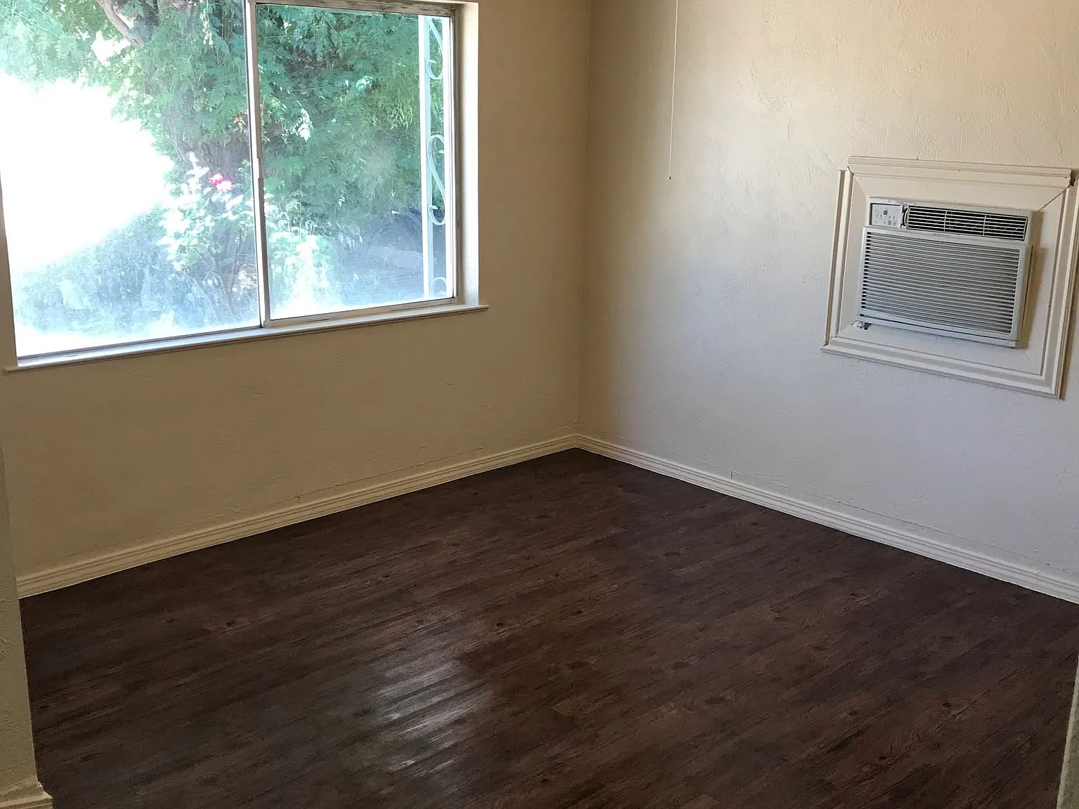 3 bed, 1140 sqft, $1,950 — Photo 2