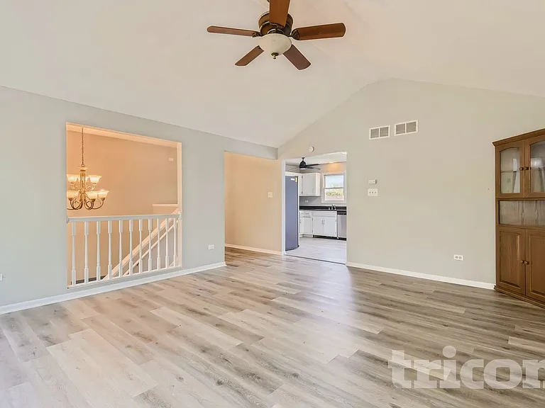 1812 Cumberland Dr — Photo 2