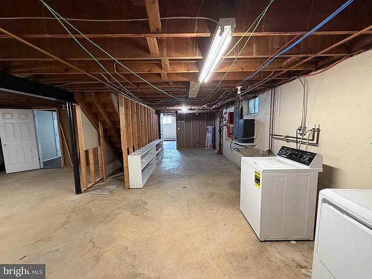 319 Meetinghouse Ln — Photo 35